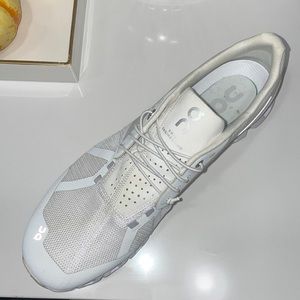 ON RUNNING CLOUD SIZE 12.5